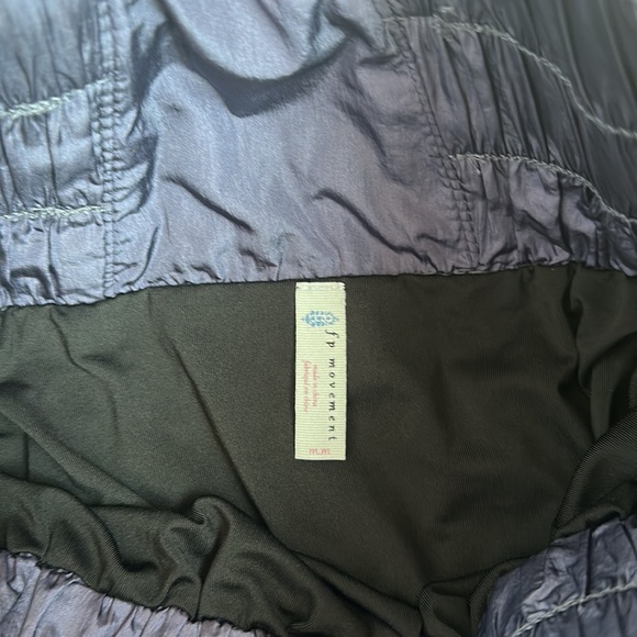 FREE PEOPLE SHORTS! High waisted and so flattering! - Picture 3 of 3